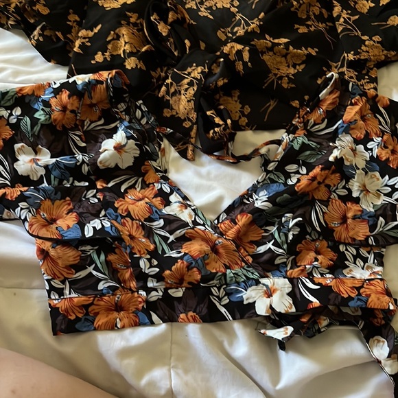 Bundle of 2 Floral SHEIN Tops - Picture 2 of 6